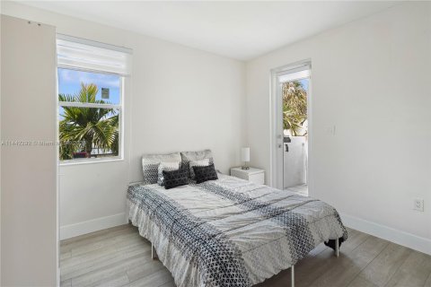 Adosado en venta en Fort Lauderdale, Florida, 4 dormitorios, 221.66 m2 № 696279 - foto 17