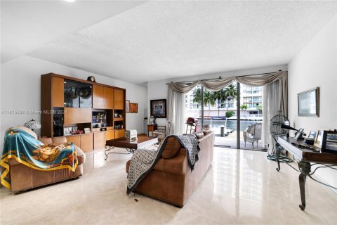 Townhouse in Sunny Isles Beach, Florida 3 bedrooms, 210.42 sq.m. № 1400007 - photo 13