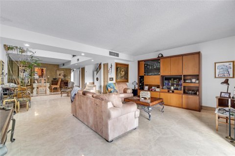 Townhouse in Sunny Isles Beach, Florida 3 bedrooms, 210.42 sq.m. № 1400007 - photo 10