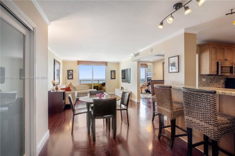 Copropriété à vendre à Miami Beach, Floride: 2 chambres, 97.36 m2 № 1400008 - photo 1