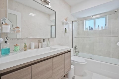 Casa en venta en Fort Lauderdale, Florida, 3 dormitorios, 211.45 m2 № 1102820 - foto 15