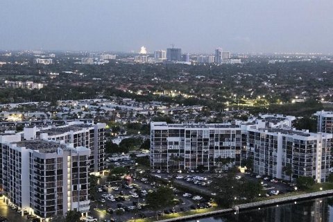 Copropriété à vendre à Hollywood, Floride: 3 chambres, 265.42 m2 № 1189849 - photo 1