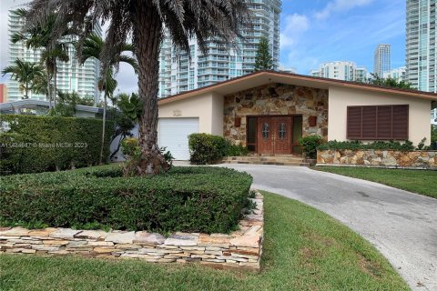 House in Sunny Isles Beach, Florida 3 bedrooms, 189.15 sq.m. № 662215 - photo 5