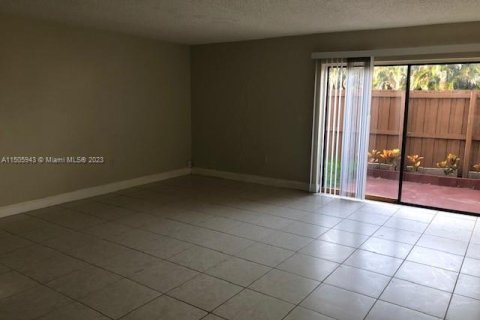 Condominio en venta en Coral Springs, Florida, 3 dormitorios, 133.78 m2 № 921935 - foto 2