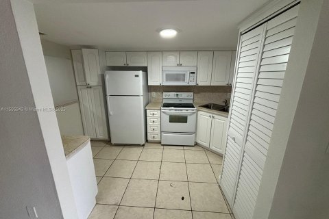 Condominio en venta en Coral Springs, Florida, 3 dormitorios, 133.78 m2 № 921935 - foto 1