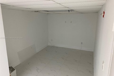 Commercial property in North Miami, Florida № 169235 - photo 3