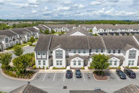 Townhouse in Davenport, Florida 4 bedrooms, 194.54 sq.m. № 1243035 - photo 3