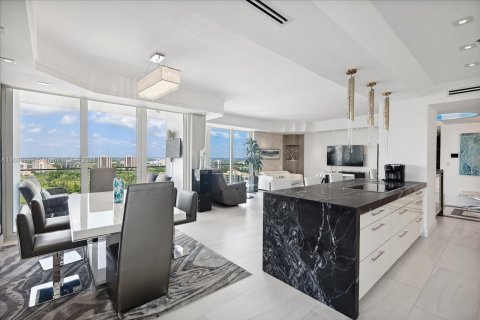 Condo in Aventura, Florida, 2 bedrooms  № 1232222 - photo 9