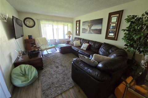 Condo in Port Richey, Florida, 2 bedrooms  № 1324995 - photo 4