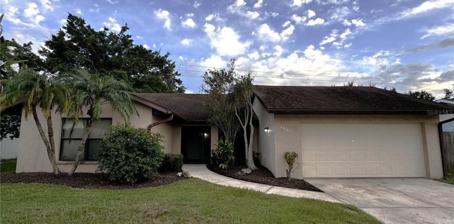 House in Bradenton, Florida 4 bedrooms, 192.21 sq.m. № 1373937