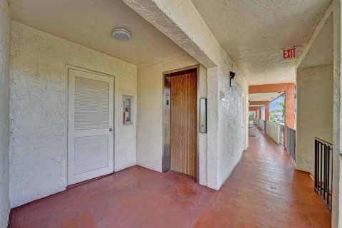 Copropriété à vendre à Pembroke Pines, Floride: 2 chambres, 94.85 m2 № 925415 - photo 18