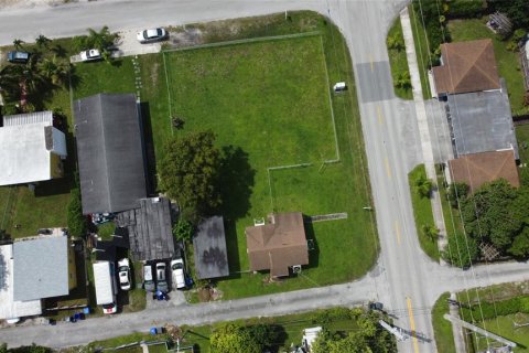 Купить земельный участок в Холливуд, Флорида № 656162 - фото 1