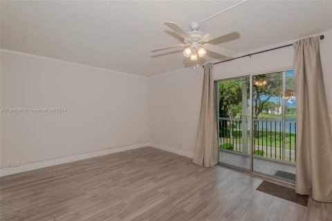 Copropriété à vendre à Pembroke Pines, Floride: 1 chambre, 75.34 m2 № 1215514 - photo 4