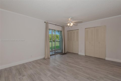 Copropriété à vendre à Pembroke Pines, Floride: 1 chambre, 75.34 m2 № 1215514 - photo 16