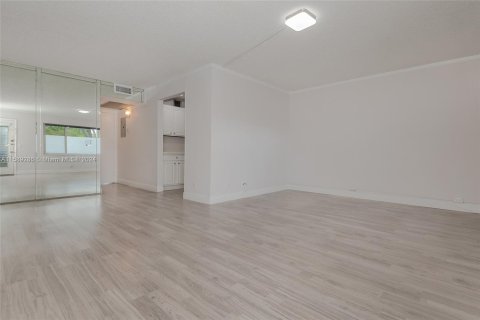 Copropriété à vendre à Pembroke Pines, Floride: 1 chambre, 75.34 m2 № 1215514 - photo 23