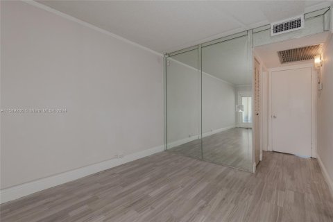 Copropriété à vendre à Pembroke Pines, Floride: 1 chambre, 75.34 m2 № 1215514 - photo 19