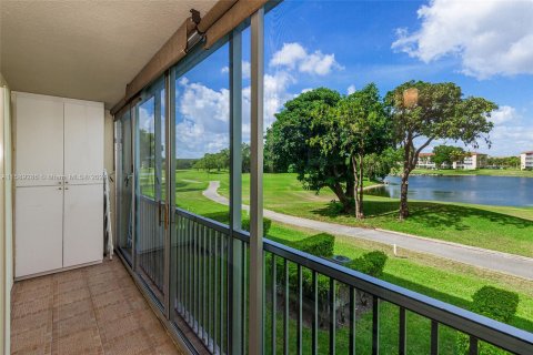 Copropriété à vendre à Pembroke Pines, Floride: 1 chambre, 75.34 m2 № 1215514 - photo 11