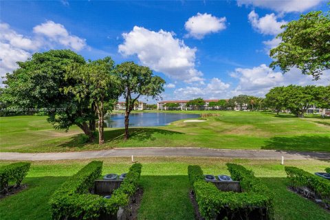 Condo in Pembroke Pines, Florida, 1 bedroom  № 1215514 - photo 10