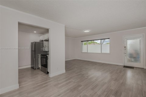 Condominio en venta en Pembroke Pines, Florida, 1 dormitorio, 75.34 m2 № 1215514 - foto 5