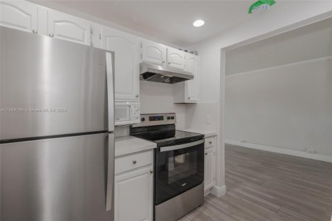 Copropriété à vendre à Pembroke Pines, Floride: 1 chambre, 75.34 m2 № 1215514 - photo 14