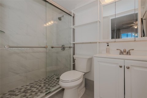 Condo in Pembroke Pines, Florida, 1 bedroom  № 1215514 - photo 3