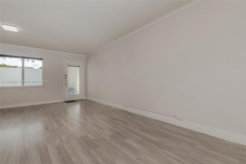 Copropriété à vendre à Pembroke Pines, Floride: 1 chambre, 75.34 m2 № 1215514 - photo 20