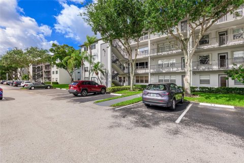 Condo in Pembroke Pines, Florida, 1 bedroom  № 1215514 - photo 7