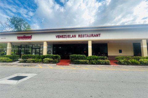 Propiedad comercial en venta en Coral Springs, Florida № 1215612 - foto 10