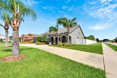 House in Plant City, Florida 5 bedrooms, 302.86 sq.m. № 1390836 - photo 7