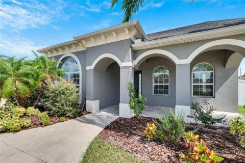 House in Plant City, Florida 5 bedrooms, 302.86 sq.m. № 1390836 - photo 5