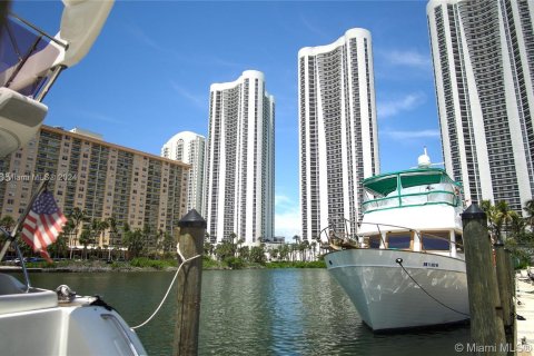 Condominio en venta en Sunny Isles Beach, Florida, 1 dormitorio, 92.07 m2 № 1237649 - foto 21