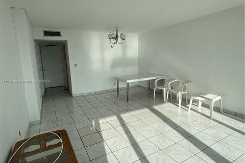 Copropriété à vendre à Sunny Isles Beach, Floride: 1 chambre, 92.07 m2 № 1237649 - photo 30