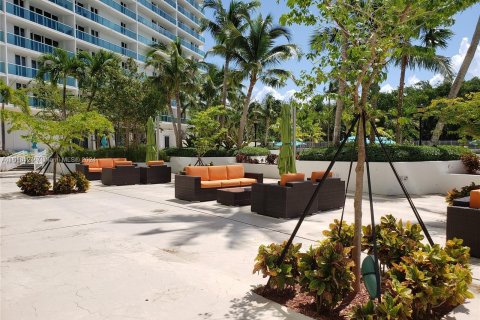 Condominio en venta en Sunny Isles Beach, Florida, 1 dormitorio, 92.07 m2 № 1237649 - foto 18