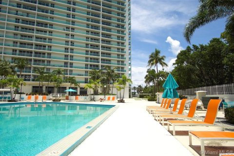 Copropriété à vendre à Sunny Isles Beach, Floride: 1 chambre, 92.07 m2 № 1237649 - photo 24