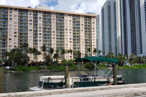 Copropriété à vendre à Sunny Isles Beach, Floride: 1 chambre, 92.07 m2 № 1237649 - photo 17