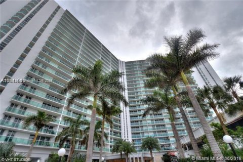 Condominio en venta en Sunny Isles Beach, Florida, 1 dormitorio, 92.07 m2 № 1237649 - foto 11