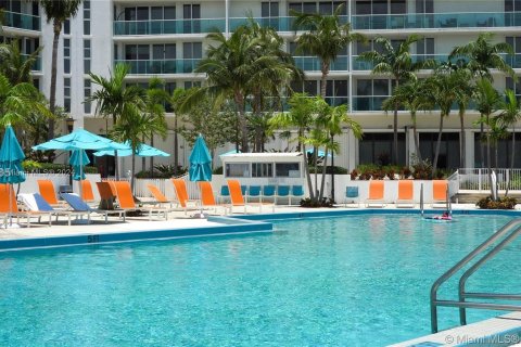 Condo in Sunny Isles Beach, Florida, 1 bedroom  № 1237649 - photo 25