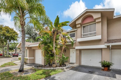 Townhouse in Deerfield Beach, Florida 2 bedrooms, 127.46 sq.m. № 1217486 - photo 10