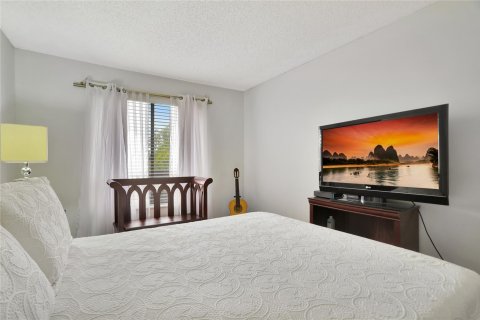 Townhouse in Deerfield Beach, Florida 2 bedrooms, 127.46 sq.m. № 1217486 - photo 18