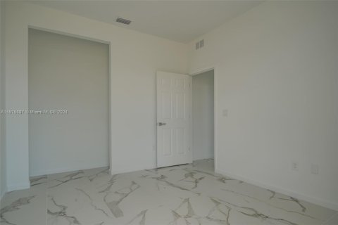 Casa en venta en Lehigh Acres, Florida, 4 dormitorios, 142.51 m2 № 1147202 - foto 15