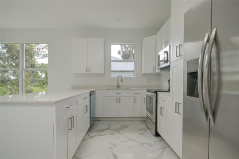 Casa en venta en Lehigh Acres, Florida, 4 dormitorios, 142.51 m2 № 1147202 - foto 5