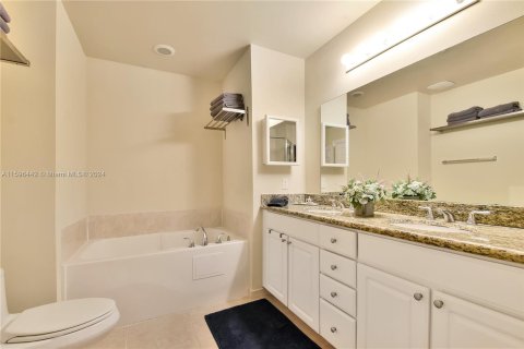 Condo in Aventura, Florida, 2 bedrooms  № 1206111 - photo 8