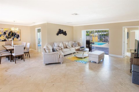 House in Pompano Beach, Florida 3 bedrooms, 154.68 sq.m. № 1206109 - photo 4