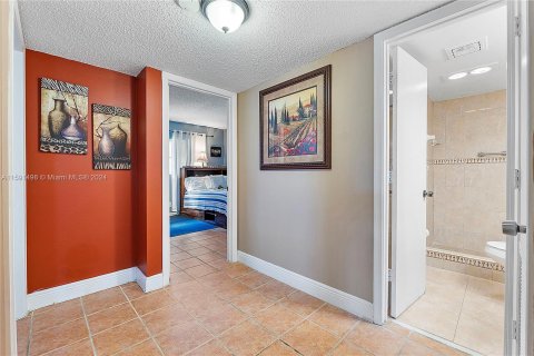 Condo in Lauderhill, Florida, 2 bedrooms  № 1184837 - photo 25