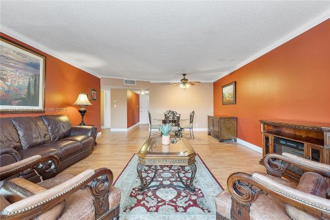 Condo in Lauderhill, Florida, 2 bedrooms  № 1184837 - photo 7