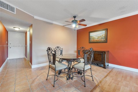 Condo in Lauderhill, Florida, 2 bedrooms  № 1184837 - photo 2