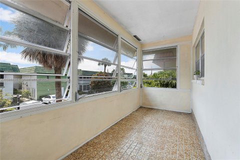 Condo in Lauderhill, Florida, 2 bedrooms  № 1184837 - photo 24