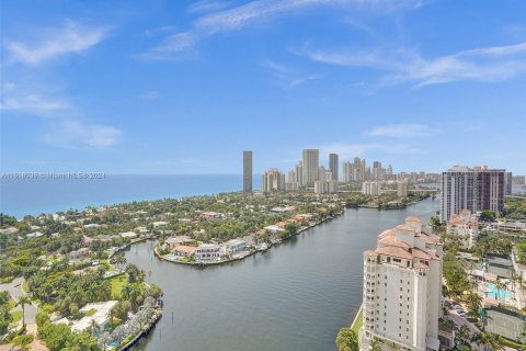 Condo in Aventura, Florida, 4 bedrooms  № 1239365 - photo 30