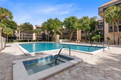 Copropriété à vendre à Hollywood, Floride: 2 chambres, 122.07 m2 № 1158824 - photo 2