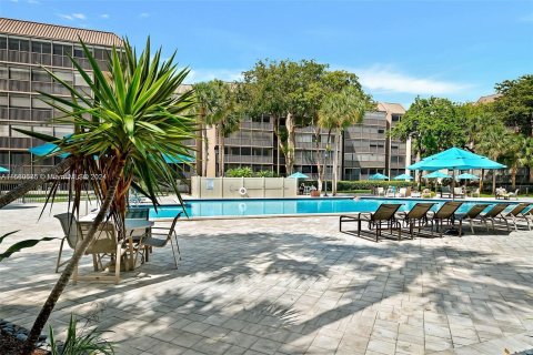 Condominio en venta en Hollywood, Florida, 2 dormitorios, 122.07 m2 № 1158824 - foto 1